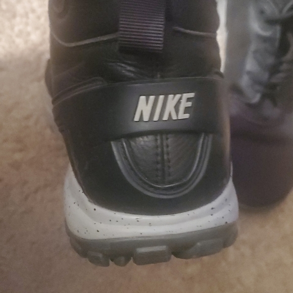 Nike Boots - Picture 4 of 6